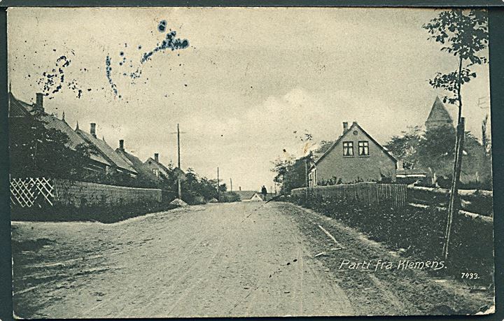 5 øre Fr. VIII på brevkort (Gadeparti fra Klemens) annulleret med stjernestempel HVILSTED og sidestemplet Odder d. 30.12.1911 til Herlufmagle.