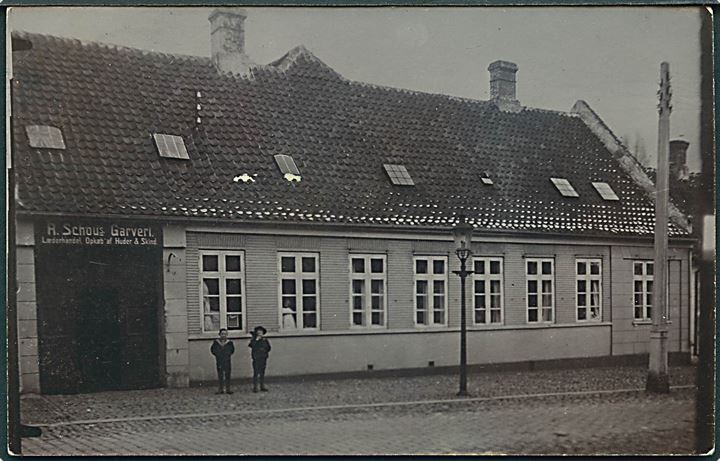 Fredericia, fotokort fra R. Schou´s Garveri i Prinsessegade 51. U/no. Brugt med 1911 julemærke i Fredericia d. 23.12.1911.
