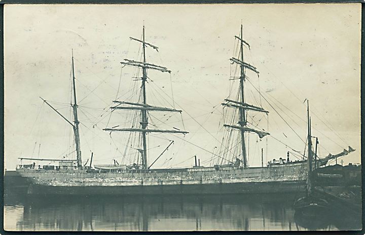 Ukendt medtaget sejlskib. Fotokort. Anvendt fra Aarhus d. 3.5.1913 til skoleskibet Viking i Rotterdam, Holland.