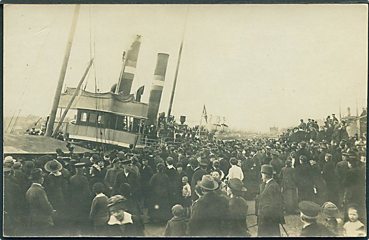 Genforeningen. Færgen Ægir afgår med 600 Flensborg-børn som skal på ophold i Danmark. Flensborg d. 10.5.1919. No. 969.