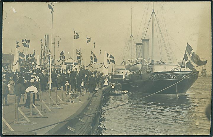 Aalborg, Kongeskibet “Dannebrog” under Kongerejsen 1908. Fotokort u/no. Kvalitet 7