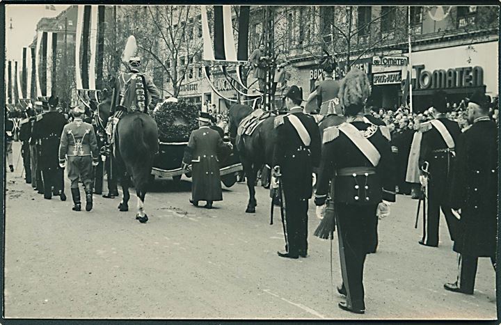 Chr. X’s begravelsesfølge i København d. 30.4.1947. Fotokort uden adresselinier. Kvalitet 9