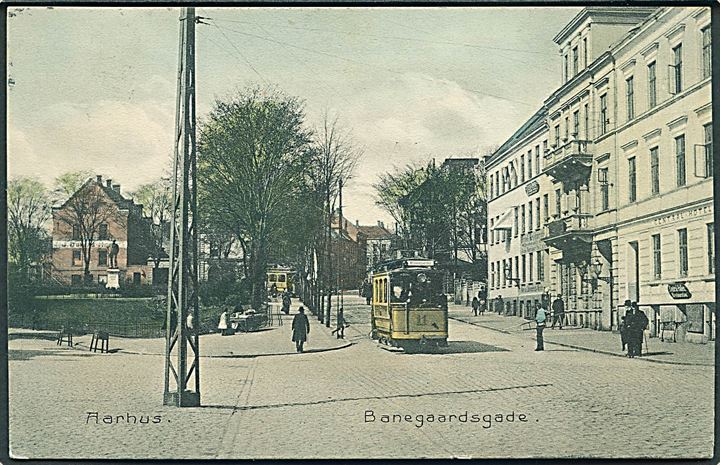 Aarhus, Banegaardsgade med sporvogn no. 11. Stenders no. 5685. Kvalitet 8