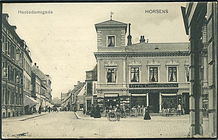 Horsens, Hestedamsgade med Otto Christensen’s Isenkram, Glas, Faiance & Porselæn. Stender no. 166. Kvalitet 7