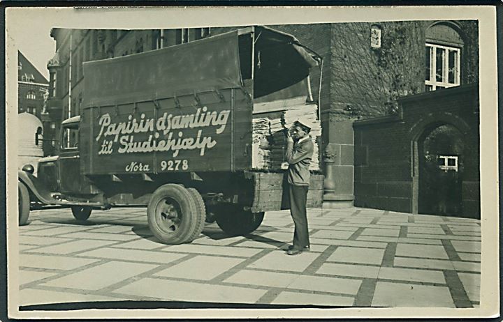 Lastbil, “Papirindsamling til Studiehjælp” i København. Fotokort u/no. Kvalitet 9
