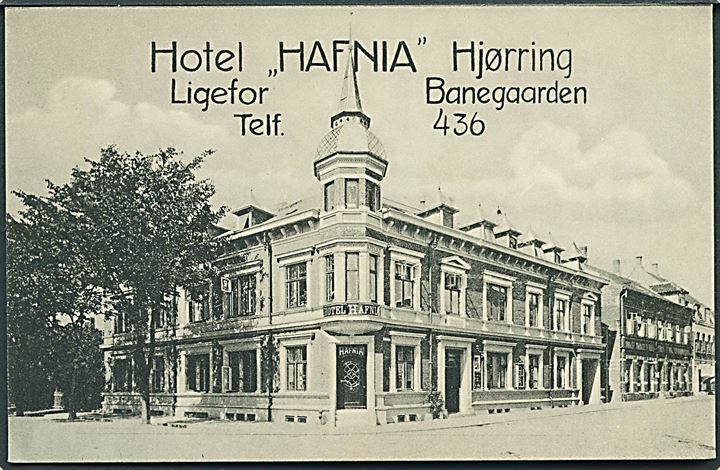 Hjørring, Jernbanegade og Banegaardspladsen med Hotel “Hafnia”. Reklamekort. P. Hansen u/no. Kvalitet 9
