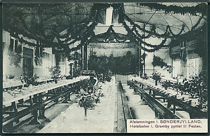 Gram, Hotelsalen pyntet til fest i forbindelse med afstemningen 1920. W. Schützsack no. 43530. Kvalitet 7