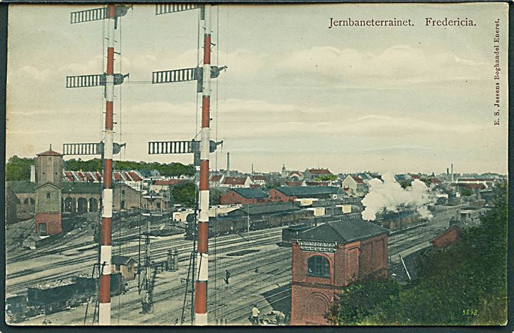 Fredericia, jernbaneterrainet med signaler og tog. E. S. Jessen u/no. Kvalitet 8