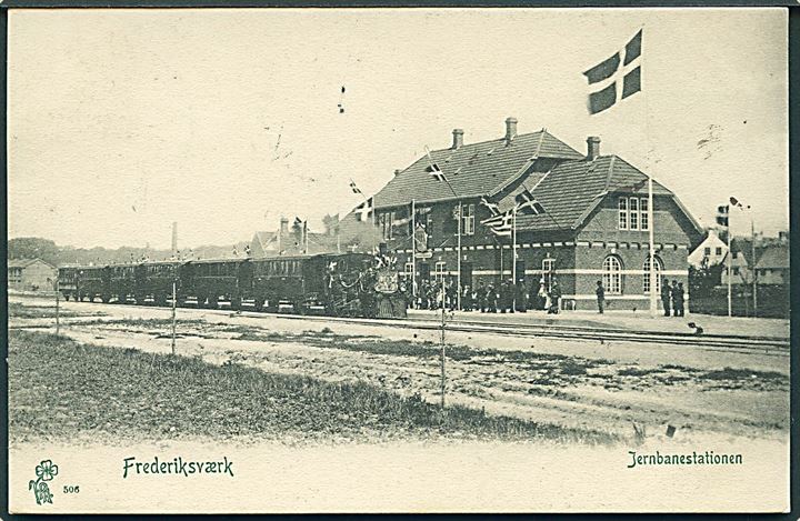 Frederiksværk, jernbanestationen med udsmykket damptog. P. Alstrup no. 506. Kvalitet 9