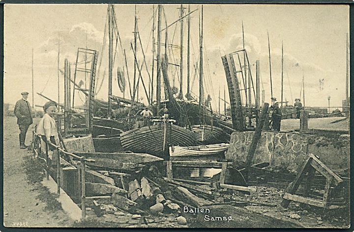 Ballen Samsø, havneparti med fiskefartøjer. C. M. Thune no. 39244. Kvalitet 8