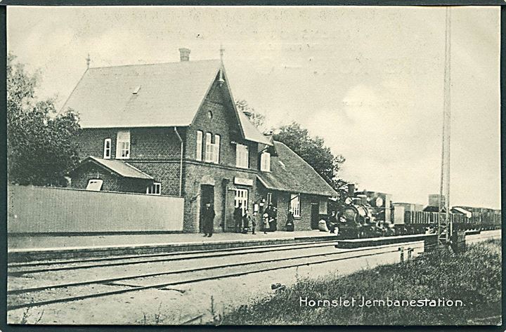 Hornslet jernbanestation med damptog. H. A. Ebbesen no. 813. Kvalitet 9