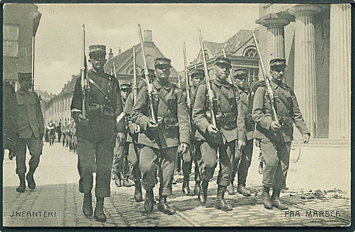 Købh., Infanteri på march i det indre København. A. Vincent no. 659. Kvalitet 8
