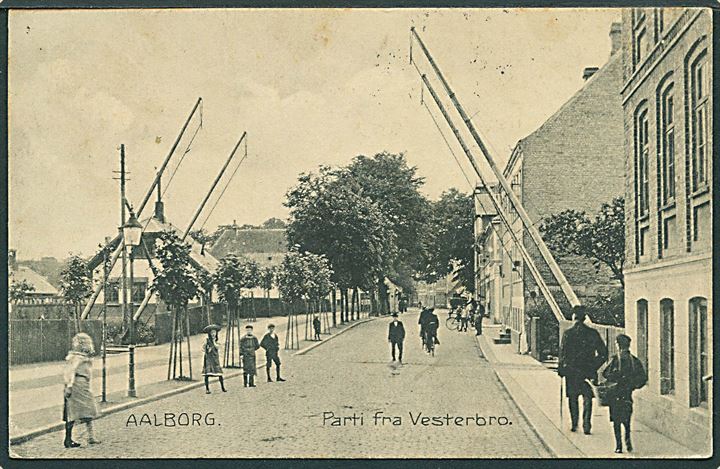 Aalborg, parti fra Vesterbro med jernbaneoverskæring. Stenders no. 12093. Kvalitet 7