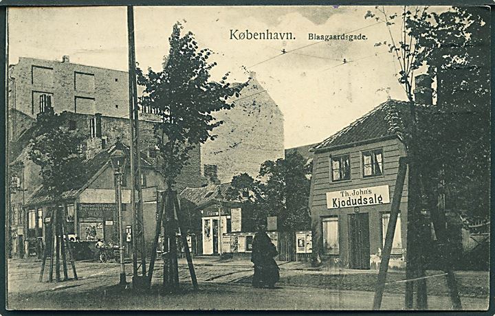 Købh., Blaagaardsgade med “Th. John’s Kjødudsalg”. Fritz Benzen no. 681. Kvalitet 7