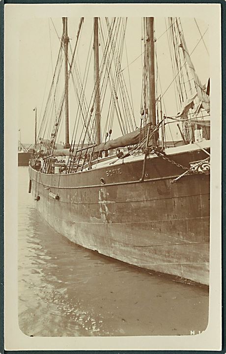 “Sofie”, 3-mastet skonnert af Ærøskøbing. Bortblevet på rejse fra Setubal-Aalborg 1917. Fotokort u/no. Kvalitet 8