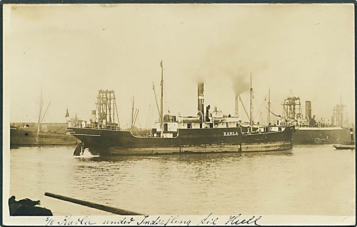 Karla, S/S, Vesterhavet D/S (J. Lauritzen) under indsejling til Hull i 1920'erne. Fotokort u/no. Kvalitet 7