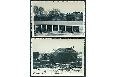 Militært garageanlæg og fastkørt køretøj fra 1940'erne eller 1950'erne. To fotos 6x9 cm.