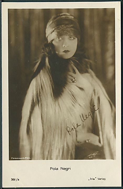 Pola Negri. Polsk filmskuespiller. Med signatur. Iris no. 361/3. Fotokort. 