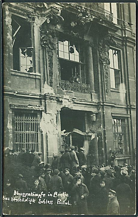 Tyskland. Revolution 1919. Beskadiget slotsportal under gadekampene i 1919. U/no.