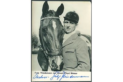 Fritz Thiedemann mit seinem Pferd Meteor. Med autograf. Uden adresselinier. Fotokort u/no. 