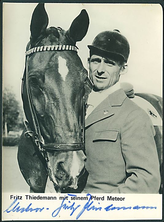 Fritz Thiedemann mit seinem Pferd Meteor. Med autograf. Uden adresselinier. Fotokort u/no. 