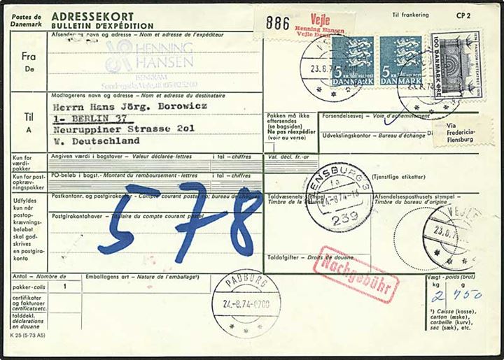 5 kr. Rigsvåben i parstykke og 100 øre Tivoli på 11 kr. frankeret internationalt adressekort for pakke fra Vejle d. 23.8.1974 via Padborg og Flensburg til Berlin, Tyskland.