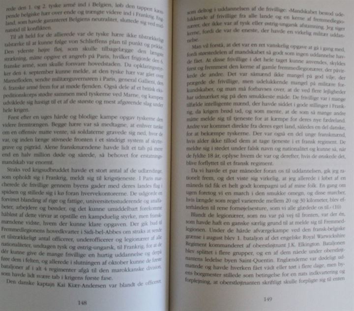 Fremmedlegionen - den spændende og sandfærdige beretning om verdens skrappeste kampenhed af Christian Ebbesen. 286 sider.