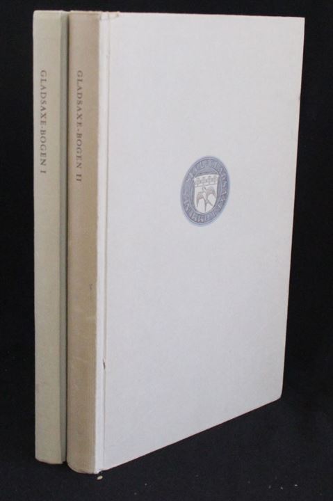 Gladsaxe-Bogen Mogens Lebech & C.L.B. Cramer. Bind I Træk af Gladsaxe-Herlev Kommunes historie fra de ældste tider til 1909 2. oplag (1979) og Bind II Gladsaxe Kommunes historie fra 1900-1941 (1971). Samlet ca. 500 sider. 