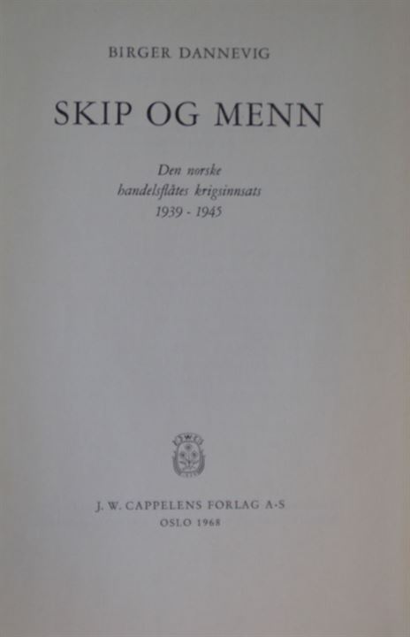Skip og Menn - Den norske handelsflåtes krigsinnsats 1939-1945 af Birger Dannevig. 333 sider.