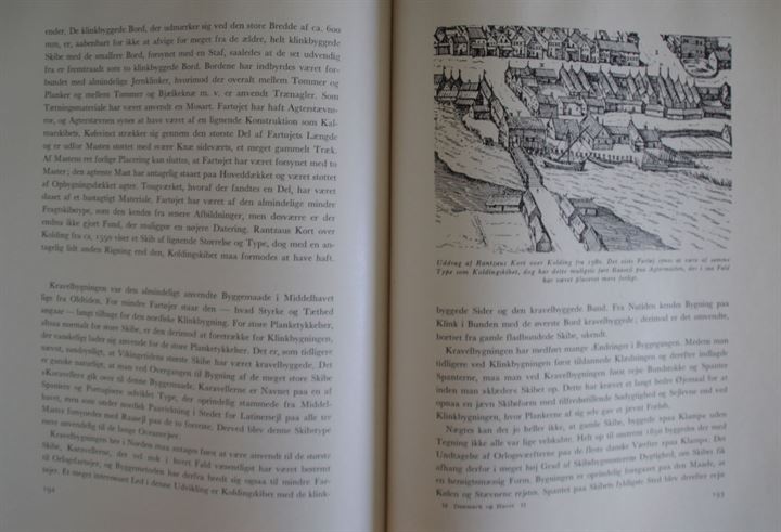 Danmark og Havet dansk søfartshistorie i 2 bind (348+415 sider) af Louis E. Grandjean & Ernst Mentze.