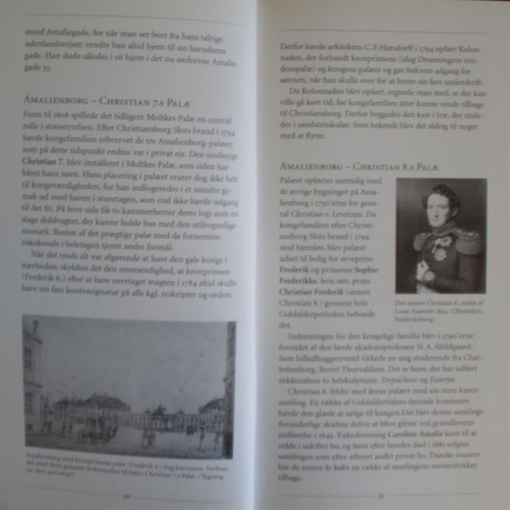 Hen over Torv og Gade - Mennersker og huse i Guldalderens København af Claus M. Smidt & Mette Winge. 208 sider + bykort.