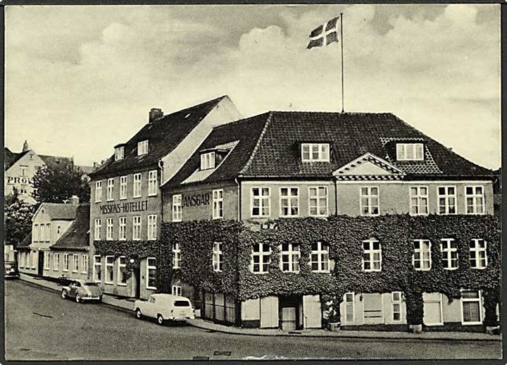 10 øre Bølgelinie og 30 øre Fr. IX på underfrankeret søndagsbrevkort fra Sønderborg d. 22.8.1959 til Århus. Udtakseret i 20 øre porto med grønt porto-maskinstempel fra Aarhus Postkontor.