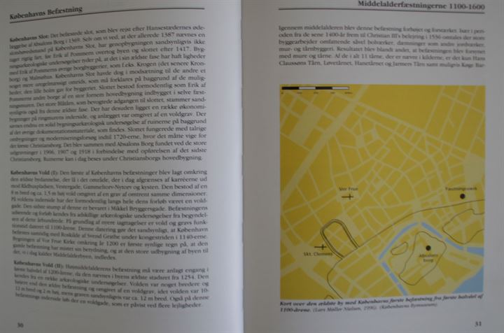 Guide til Københavns Befæstning. Illustreret gennemgang af Københavns befæstningsanlæg. 240 sider.