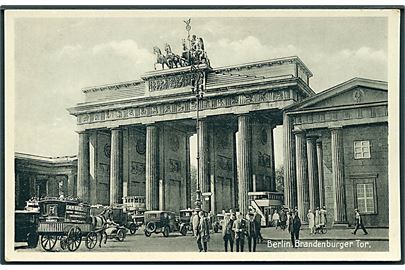 Berlin, Brandenburger Tor. Med sporvogne. I. W. B., serie phototon no. 207. 
