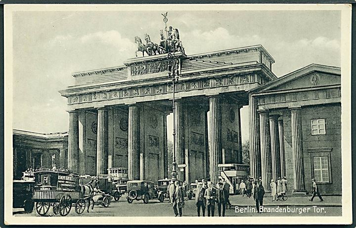 Berlin, Brandenburger Tor. Med sporvogne. I. W. B., serie phototon no. 207. 