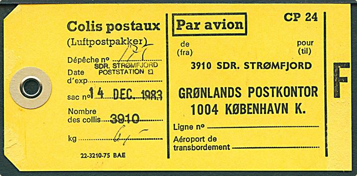 Gult Manila-mærke for sæk med luftpostpakker - formular 22-3210-75 BAE - anvendt fra Sdr. Stømfjord d. 14.12.1983 til Grønlands Postkontor i København.