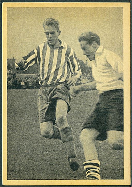 Fodboldlandshold. Erik Nielsen fra OB, højre wing. Debuterede på landsholdet d. 27.6.1953. U/no.