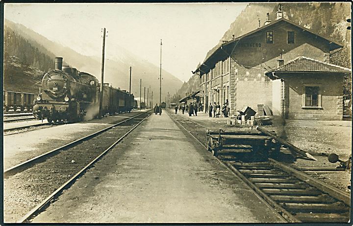 Østrig, Brennero Station med Lokomotiv no. 5591. Fotokort no. 30406 b. 