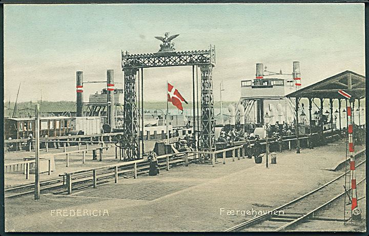 Fredericia Færgehavn med Færger og Tog. Stenders no. 312. 