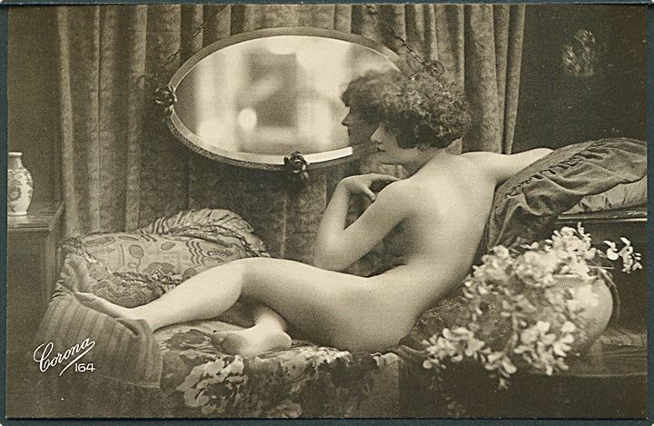 Erotisk postkort. Kvinde i sofa. Nytryk Stampa PR 246. 