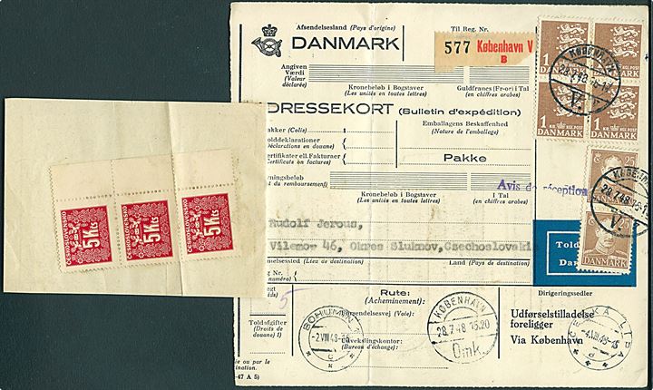 25 øre Chr. X i parstykke og 1 kr. Rigsvåben i fireblok på adressekort for luftpostpakke med modtagelsesbevis fra København d. 28.7.1948 til Tjekkoslovakiet. Tjekkisk gebyrseddel med 5 h. gebyrmærker (3) på bagsiden. 