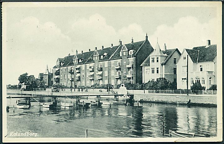 15 øre Karavel og Julemærke 1940 på brevkort annulleret København Omk. d. 24.12.1940 og sidestemplet violet  “Togpost” til Frederikssund.