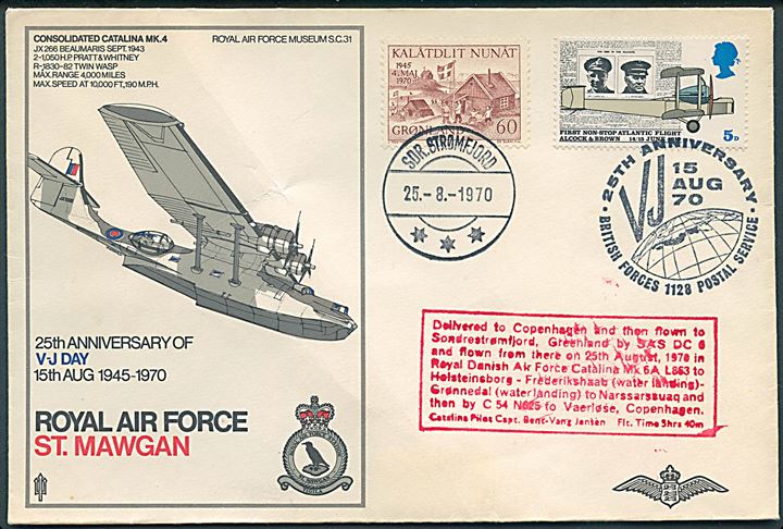Engelsk 5d og 60 øre Befrielse på RAF særkuvert stemplet Sdr. Strømfjord d. 25.8.1970 via Flyvestation Værløse. Fold.