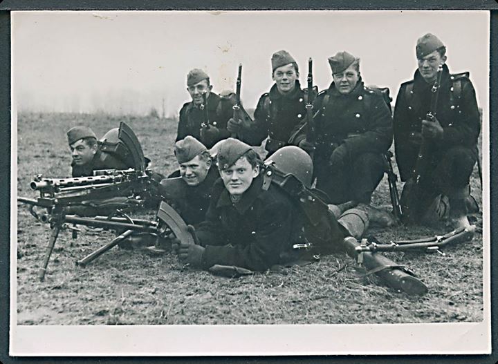 Kampene ved Bredevad d. 9.4.1940. Nogle timer senere var to af patruljens syv mænd faldet for tyske kugler. Foto (6x9 cm).
