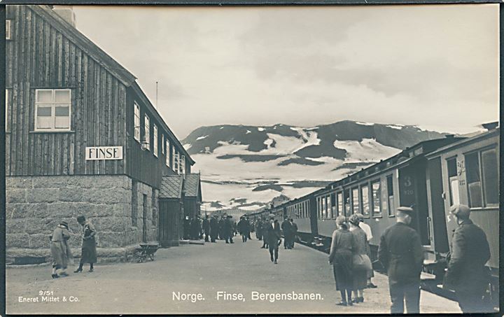 Norge. Finse, Bergensbanen med tog. Mittet & Co. no. 9/51. 