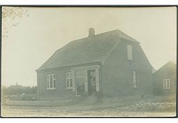 Hjortshøj med butik:  Chr. Woer: Tobak, cigarer m.m. Sted ukendt. Fotokort no. 190631. 