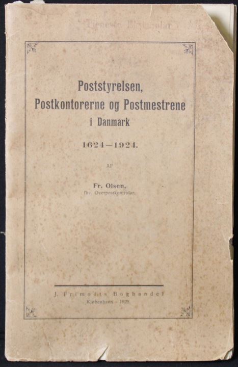 Poststyrelsen, Postkontorerne og Postmestrene i Danmark 1624-1924  af Frederik Olsen, København 1925. Hovedværk mht. studie af dansk posthistorie. Slidt eksempler som ikke er opsprættet.