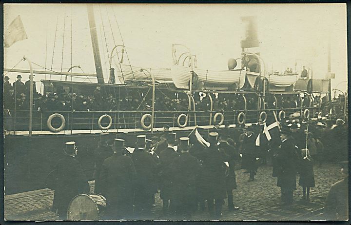 DSB isbryder / Færgen Stærkodder. Sejlede stemmeberettigede fra Assens til HHV. Haderslev og Flensborg i Feb / Marts 1920. Fotokort u/no. 