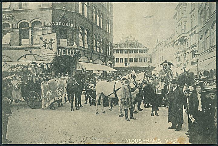 København, Kirsten Bernikowsgade 10, optog ved Børnehjælpsdagen 1910 Klods-Hans Vogn. C. F. u/no.