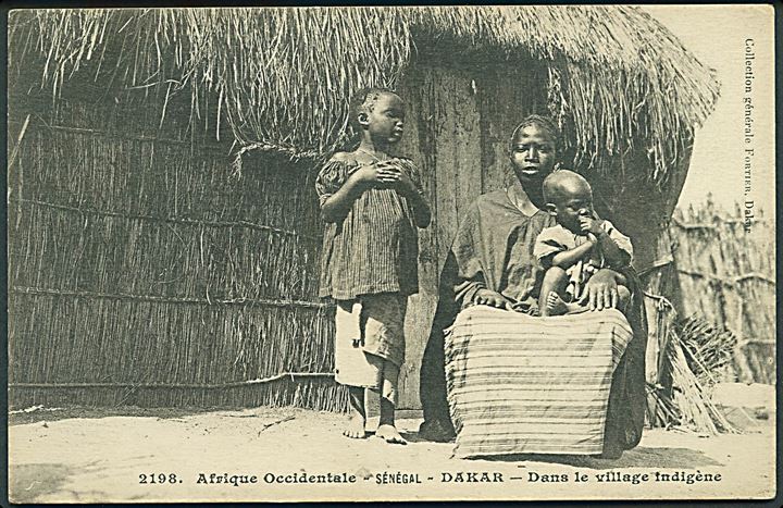 Afrique Occidentale. Seneral, Dakar. Dans le village indigene. Collections generele Fontier no. 2198. 